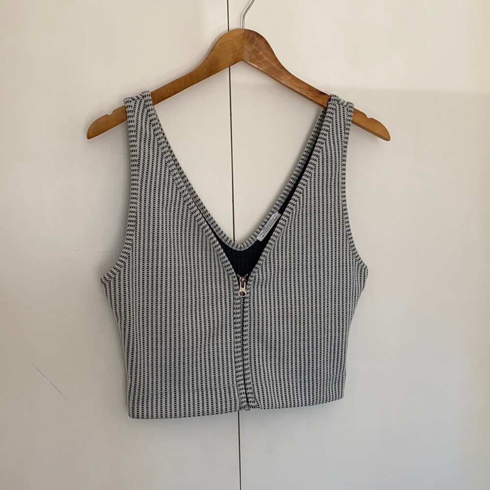 CROPPED FRONT ZIP SHIRT